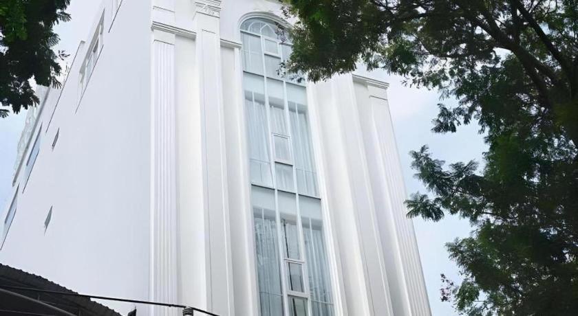 Reddoorz Thinh Gia Phat Hoang Hoa Tham Tan Binh Khách sạn 2*